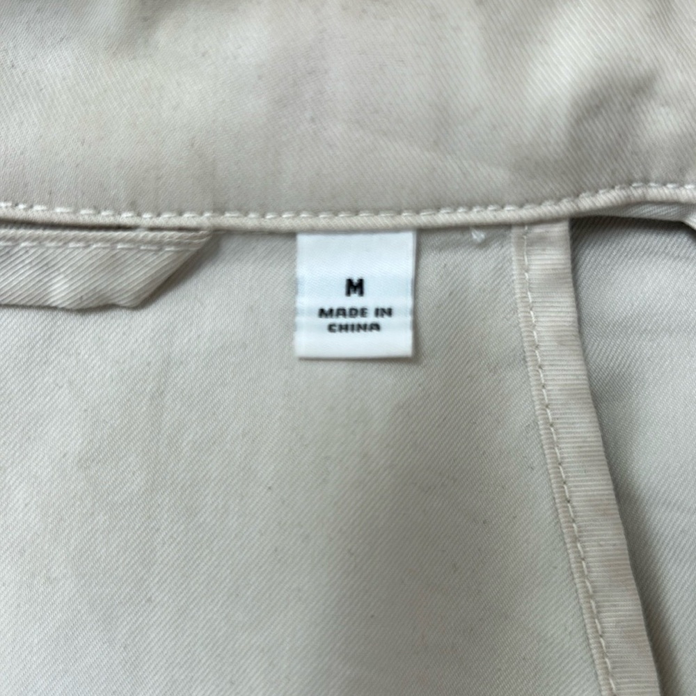 White Trench Coat with Classic Lapel Design - Picture 3 of 3